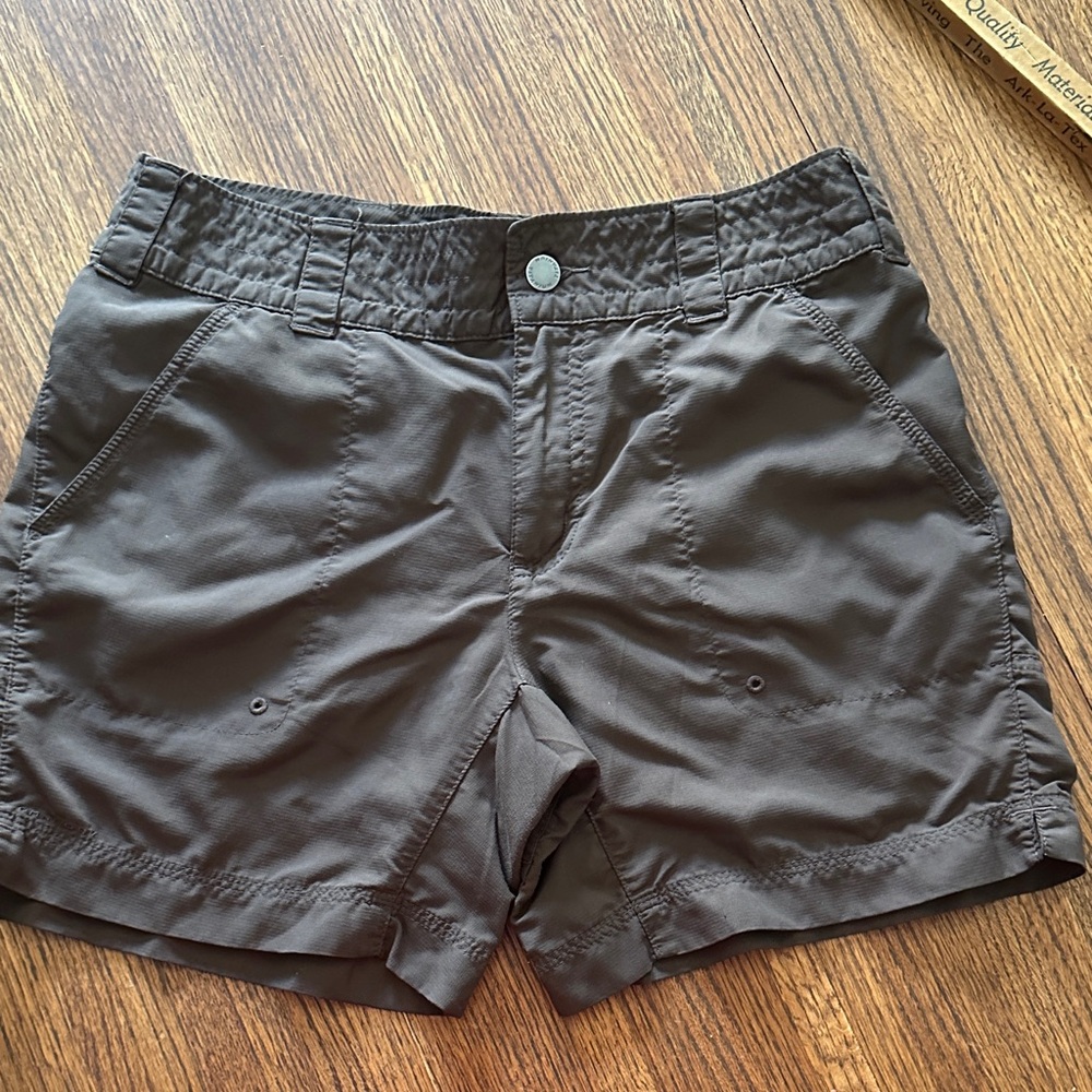 Columbia Women's Cargo Shorts - Dark Brown